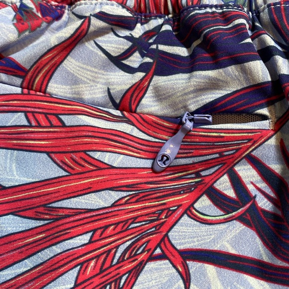 Lululemon Will The Wave Surf Short 2.5” Mini Twisted Tropics Hydrangea Multi sz6 - Picture 5 of 6